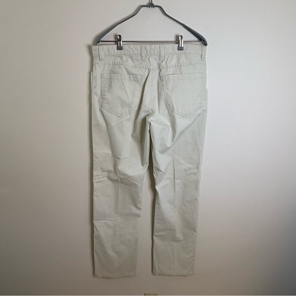Izod Cream Chinos Classic Straight-Leg Mens 33 X 32 lightweight khakis golf work - Picture 5 of 10